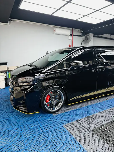 Black Alphard with gloss finish at KOYA