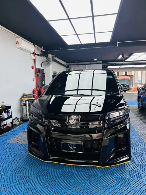 Black Alphard with gloss finish at KOYA