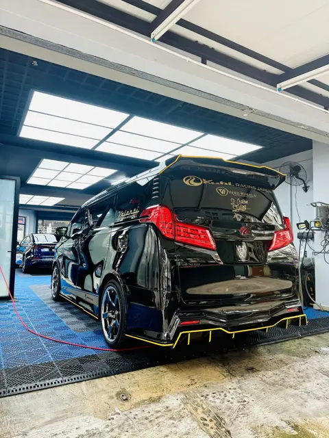 Black Alphard with gloss finish at KOYA