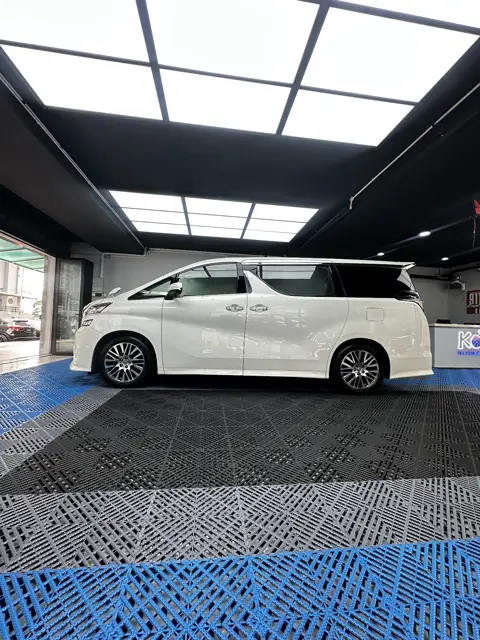 White Toyota Alphard after a KOYA wash