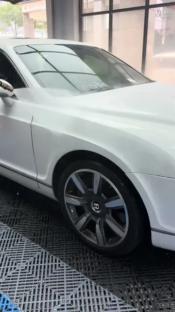 White Bentley Continental Flying Spur