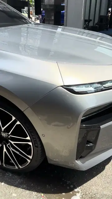 BMW i7 gloss after polish